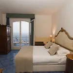 Pandora 4*