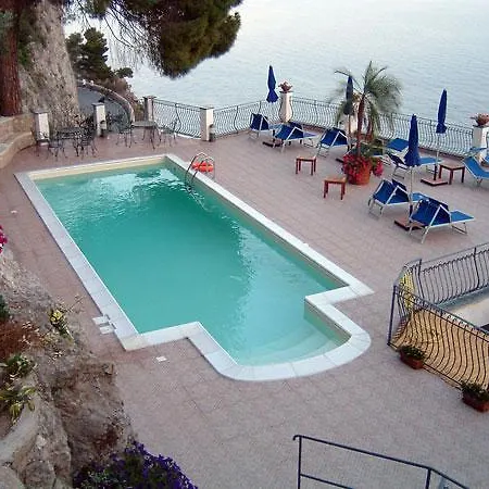 Pandora Hotel